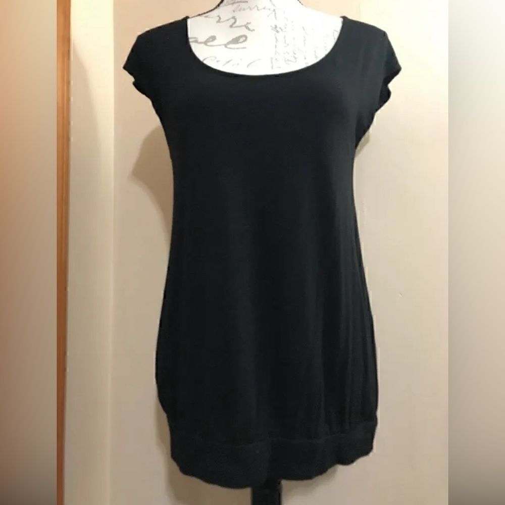 Ann Taylor Women's Black Sleeveless Top Blouse Shirt - Size Medium